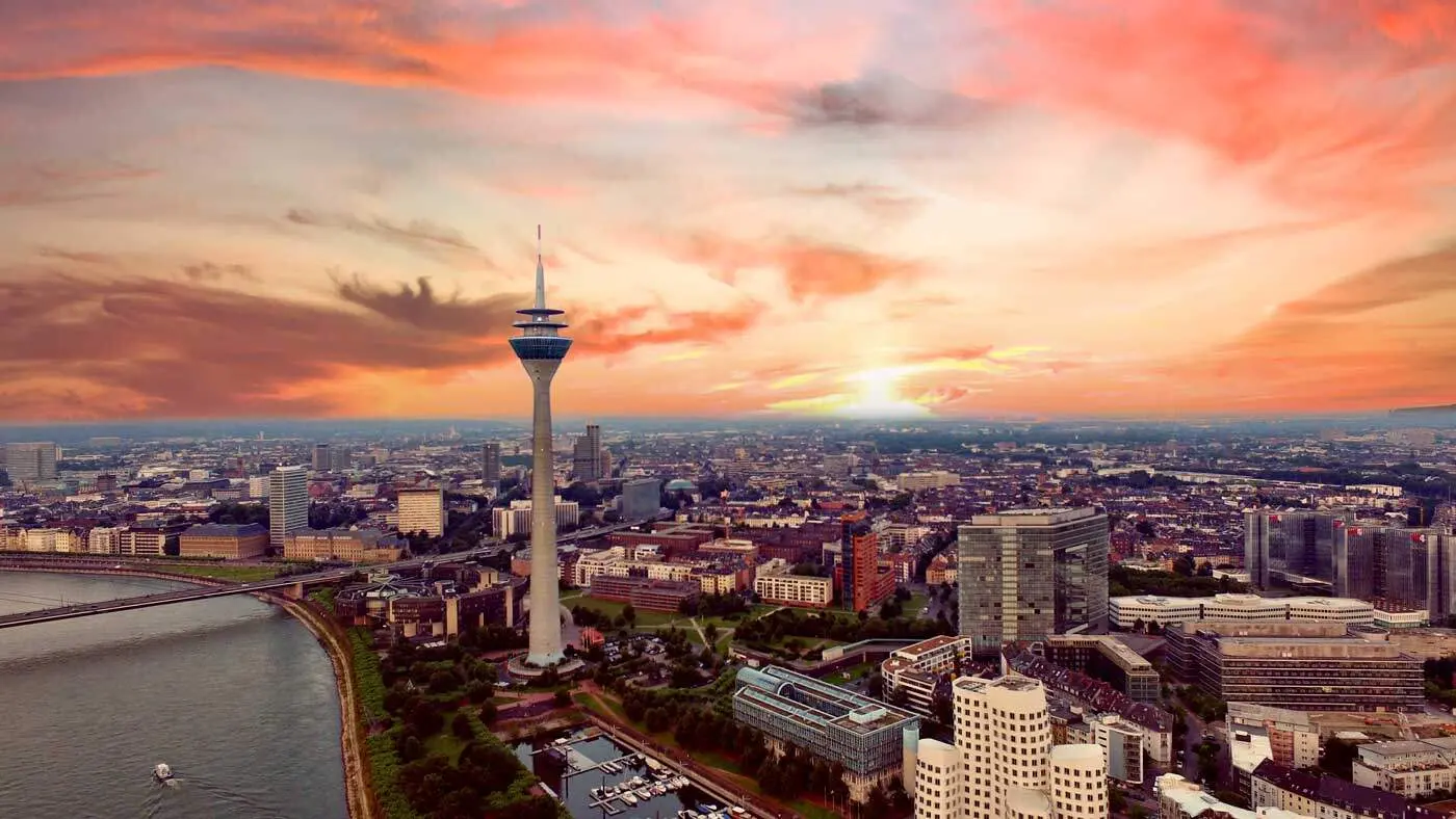 Panorama von Düsseldorf mit Hinweispunkten zu Themen rund um Feuchte, Schimmel und Wohngifte